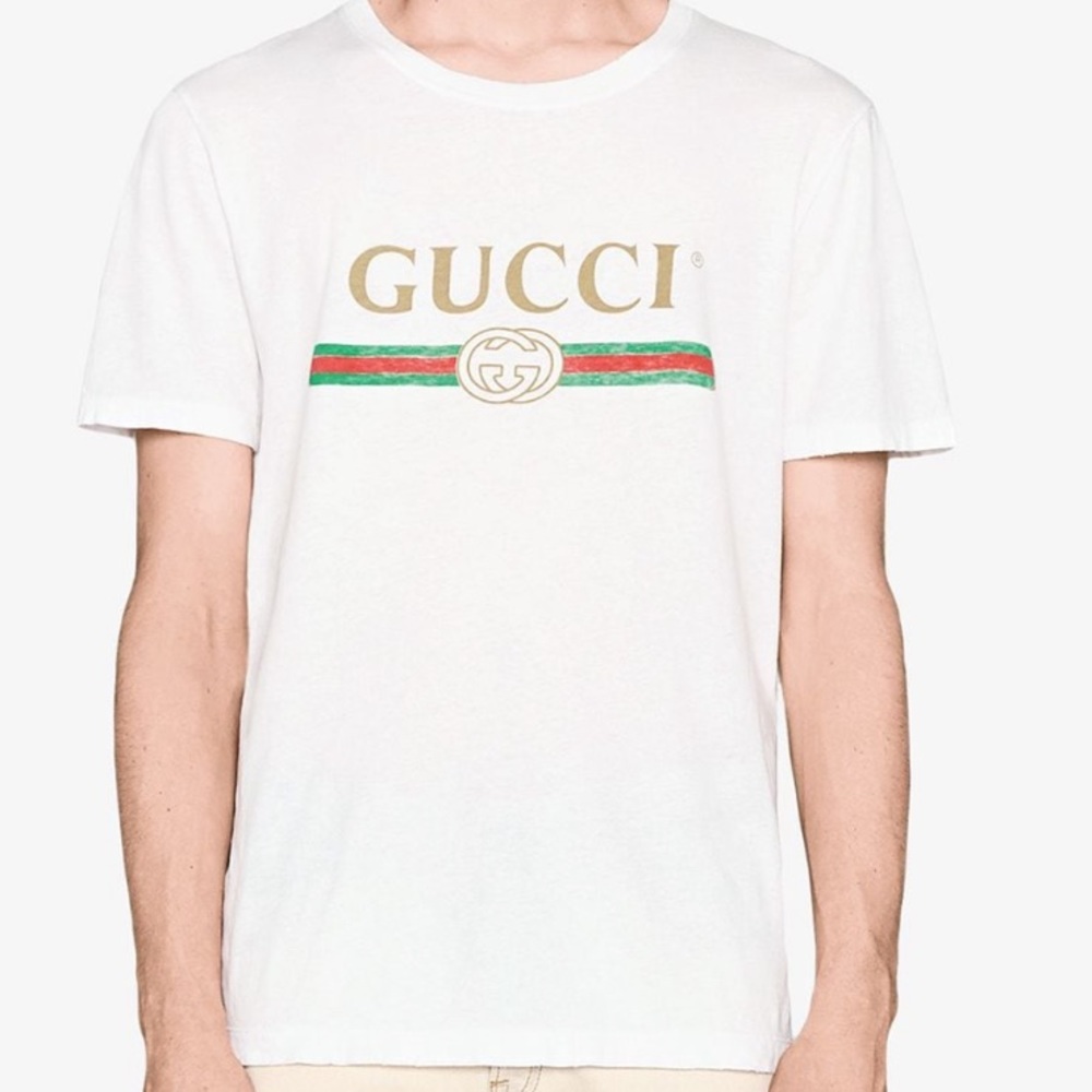 Gucci logo t shirt (size M)